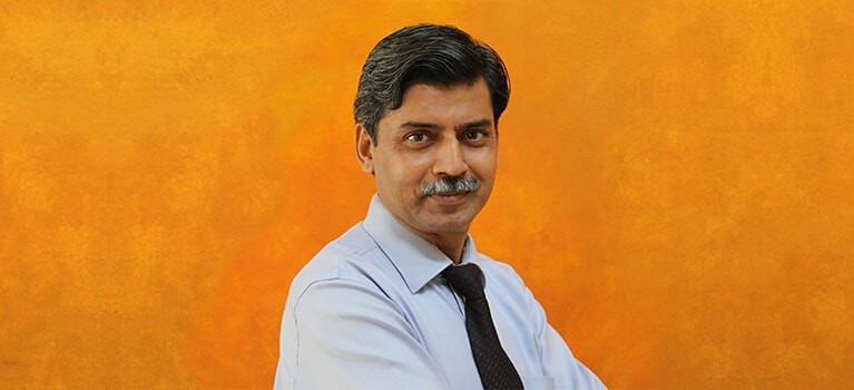 Dr Manoj Kumar - best orthopaedic surgeon in Delhi, India 