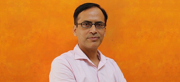 Dr Vishal Nigam - best spine surgeon in Delhi, India